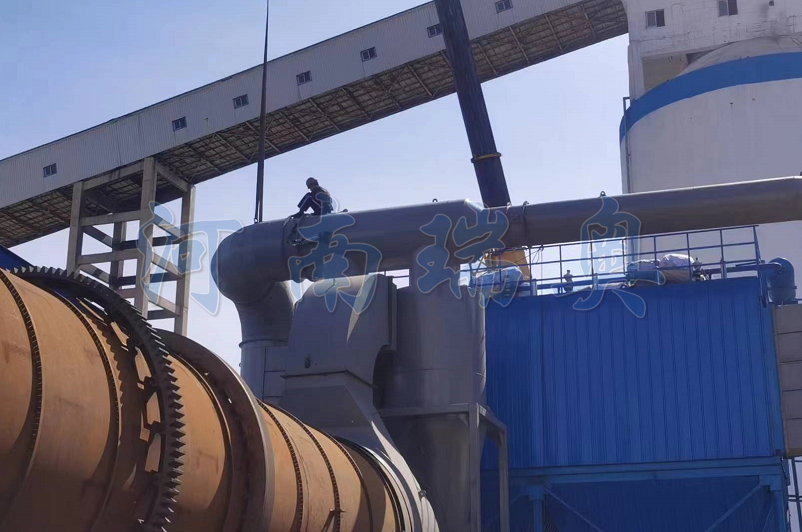 内蒙古大型煤泥烘干机项目正在进行辅助设备安装调试